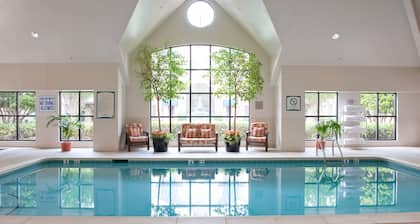 Accessible 1BR w/ Tub | Free Breakfast & Pool