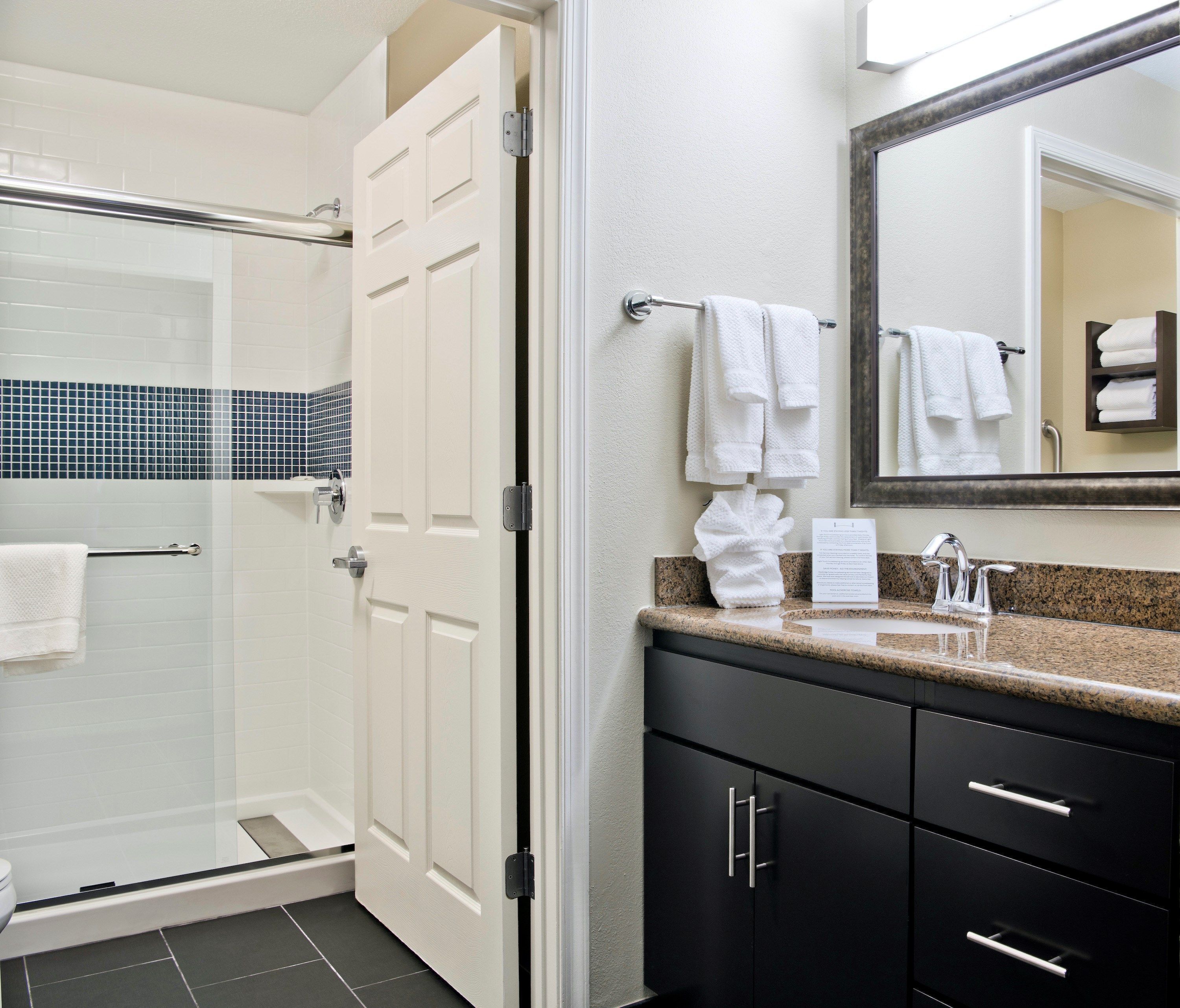 King Accessible Studio | Free Breakfast & Pool - Ballantyne - Charlotte