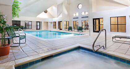 1 Bedroom King Suite | Free Breakfast & Pool