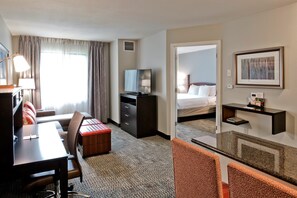 Room - ADA Suite in Ballantyne | Free Breakfast + Pool (Charlotte)