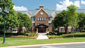 Exterior - ADA Suite in Ballantyne | Free Breakfast + Pool (Charlotte)