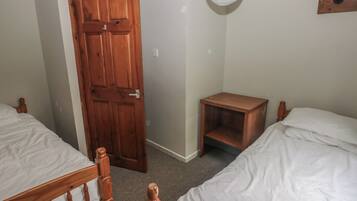 Cottage | 3 bedrooms, individually decorated, individually furnished, free WiFi