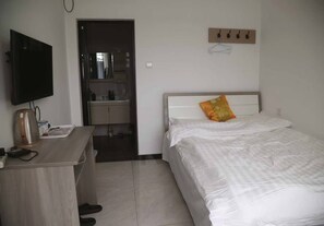 Economy Double Room | Free WiFi - Near Mutianyu Country Villa (Huairou)