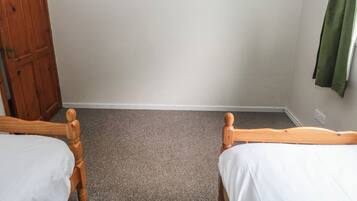 Cottage | 3 bedrooms, individually decorated, individually furnished, free WiFi