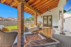 Terrace/patio - Chic& spacious Miami home (Miami)