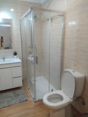 Bathroom - Vrbo Property (São Pedro de Alva)