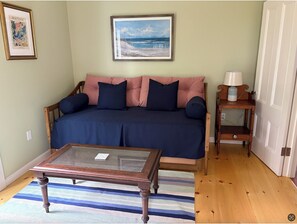 Internet, bed sheets - Spacious Farmhouse Lodging in Tiverton 4 Corners (Tiverton)