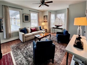 Living area - Spacious Farmhouse Lodging in Tiverton 4 Corners (Tiverton)