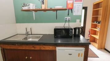 Cottage | Private kitchen | Cookware/dishes/utensils