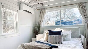 A bedroom with a bed, a window, curtains, and a ceiling fan. - Stylish Artist Cottage Near Beach &Plimoth Patuxet (Plymouth)