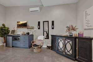 Lobby - Poplar Place 1 - Hot tub & A few blocks from Main (Fredericksburg)