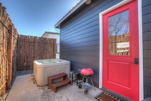 Terrace/patio - Poplar Place 3 - Hot Tub & Close to Downtown (Fredericksburg)