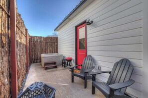 Terrace/patio - Poplar Place 2 - Hot Tub and Fire Pit (Fredericksburg)