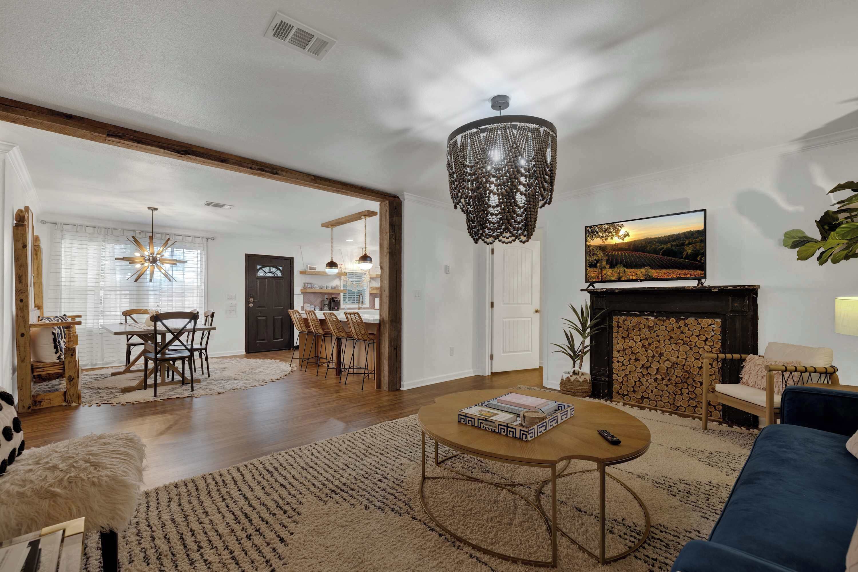 Poplar Place Mod - Hot Tub & Fire Pit - Fredericksburg, TX