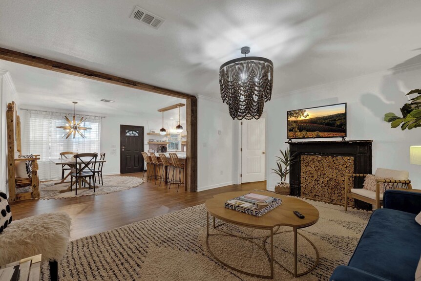 Poplar Place Mod - Hot Tub & Fire Pit - Fredericksburg, TX