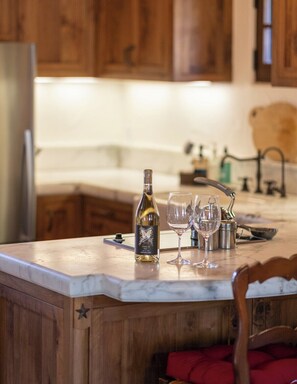 Private kitchen - Papillion Rouge Stone Cottage (Goleta)