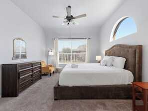 Desk, iron/ironing board, travel cot, WiFi - Spacious Mansfield Masterpiece - 4 Bedrooms (Mansfield)