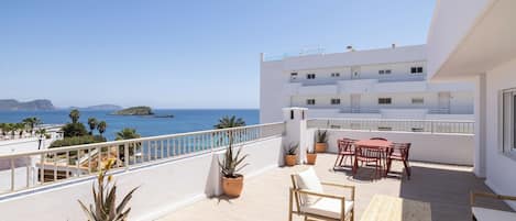 Superior Apartment, 2 Bedrooms, Sea View, Tower | Terrace/patio