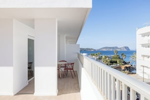 Superior Apartment, 2 Bedrooms, Partial Sea View, Tower | Terrace/patio