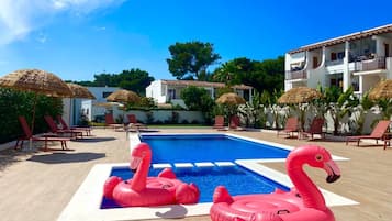 Piscine extérieure (ouverte en saison)