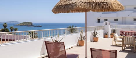 Superior Apartment, 2 Bedrooms, Sea View, Tower | Terrace/patio
