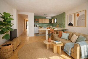 Apartamento superior, 2 quartos, sacada | Área de estar