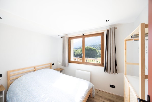 WiFi, bed sheets - Apartment 'Plainpalais' with Mountain View, Balcony and Wi-Fi (Les Déserts)