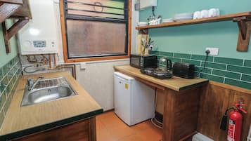 Cottage | Private kitchen | Cookware/dishes/utensils