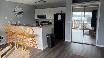 Standard Condo, Partial Lake View | Private kitchen