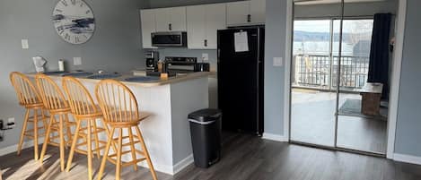 Standard Condo, Partial Lake View | Private kitchen