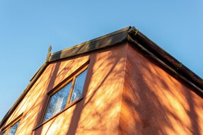 Exterior detail - Cabin No. 7 - Salt and Fern Cabins (Port Talbot)