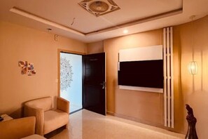Deluxe Double Room, City View | Interior - Karvaan Lodges (Rawalpindi)