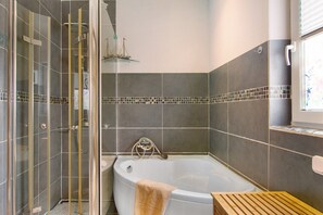 Shower, hair dryer, towels