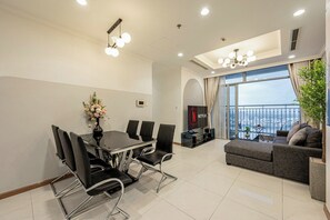 Dining - 2 Bedroom Apartment for Rent at Vinhomes Central Park (Thành phố Hồ Chí Minh)