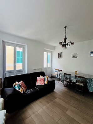 Smart TV - Camogli. Cozy apartment only 5 minutes from the sea (Camogli)