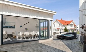 Outdoor dining - Large modern house by the sea in Rönnäng | SE09177 (Rönnäng)