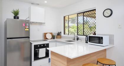 Furnished 3BR House | Huge Backyard | Weekly Stay Available