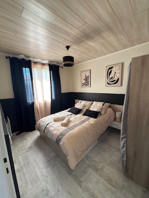 Iron/ironing board, WiFi, bed sheets