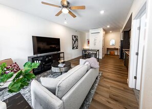 Living area - Light Dwelling Serene Nature (Colorado Springs)