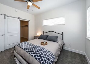 Room - Light Dwelling Serene Nature (Colorado Springs)