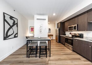 Private kitchen - Modern Retreat Nature & Trails (Colorado Springs)