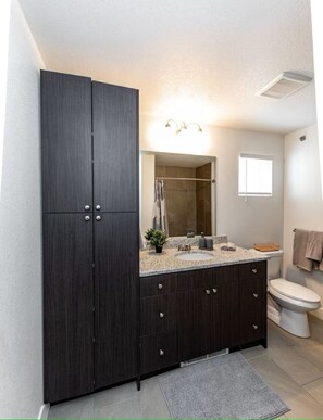 Hair dryer, towels, soap, toilet paper - Modern Retreat Nature & Trails (Colorado Springs)