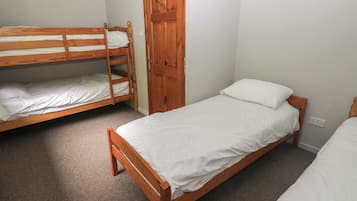 Cottage | 3 bedrooms, WiFi (free), individually decorated, individually furnished