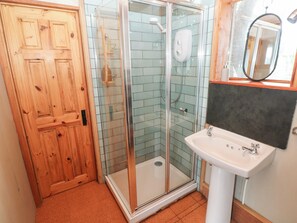 Shower - Cosy Eco Cabin (Newport)