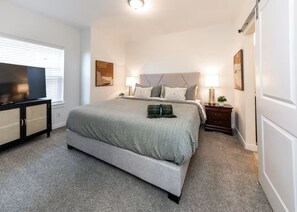 Room - Sage Awaits, Comfy Cozy Peaceful (Colorado Springs)