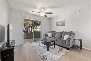 Living area - Peaceful 1 BR in Gilbert, AZ (Gilbert)