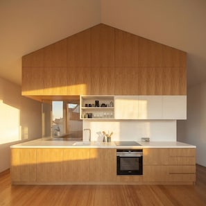 Fridge, microwave, oven, stovetop - The Cathedral Apartment - Historical center in the heart of the city (Porto)