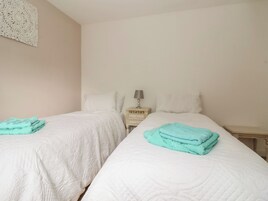 Cottage | 2 bedrooms, WiFi (free), individually decorated, individually furnished