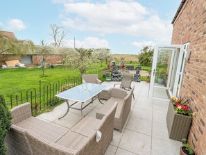 Outdoor dining - The Retreat (Goole)