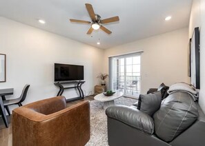 Living area - Warm Home  Colorado Springs Views (Colorado Springs)